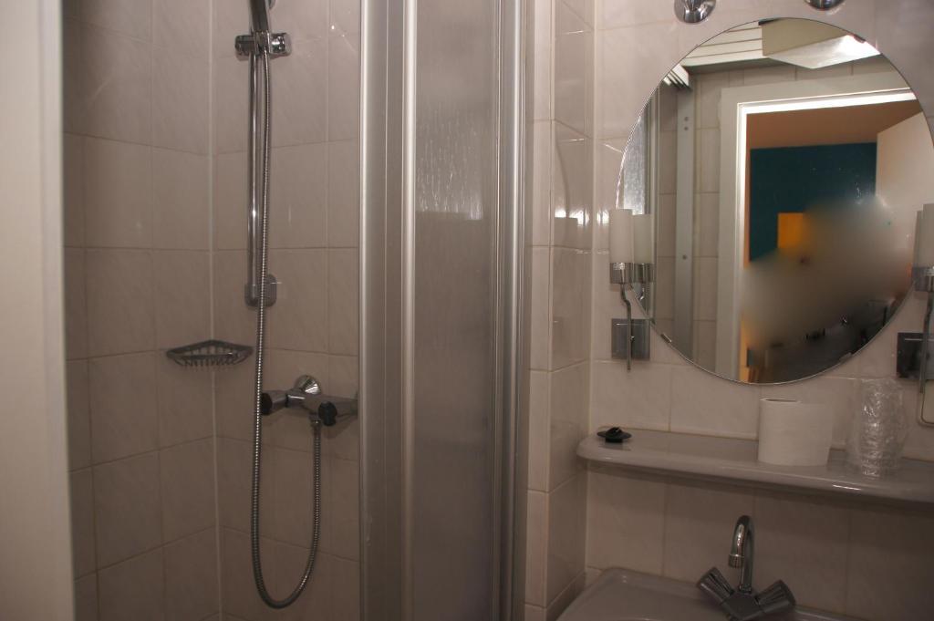 Hotel Paseo Aquisgrano Quarto foto